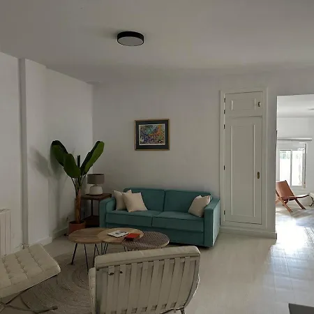In 8 Mins From The Apartment
